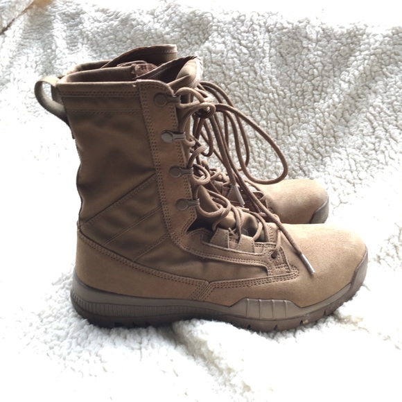 nike combat boots men